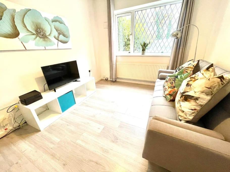 Serene And Cozy 1-Bedroom House With Parking CBG Exterior photo