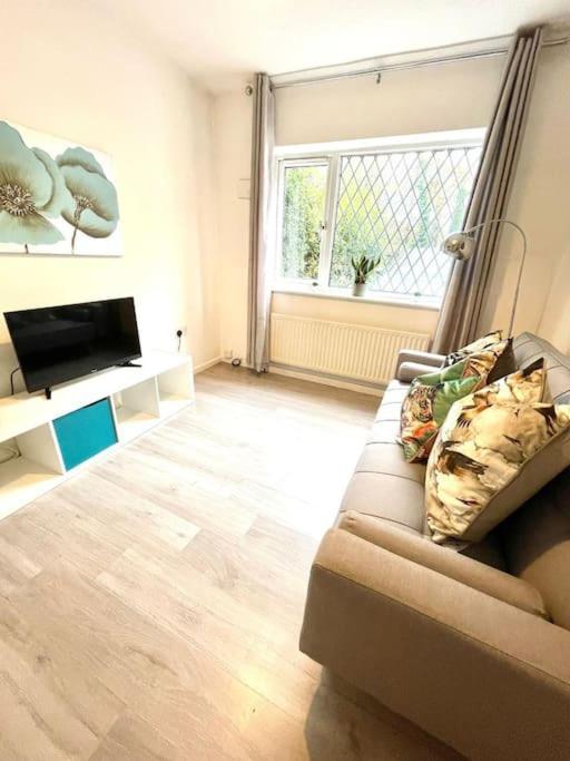 Serene And Cozy 1-Bedroom House With Parking CBG Exterior photo